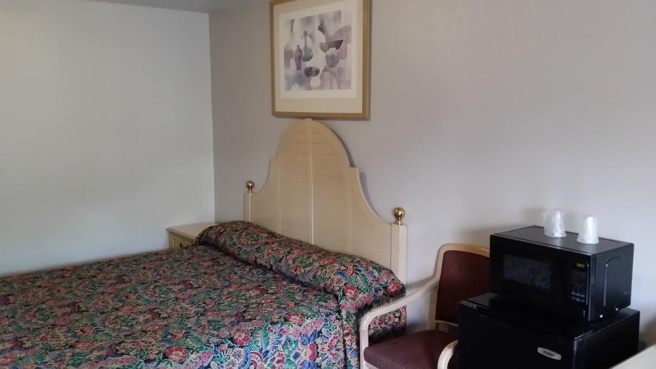 Redwood Inn Уиллитс Экстерьер фото