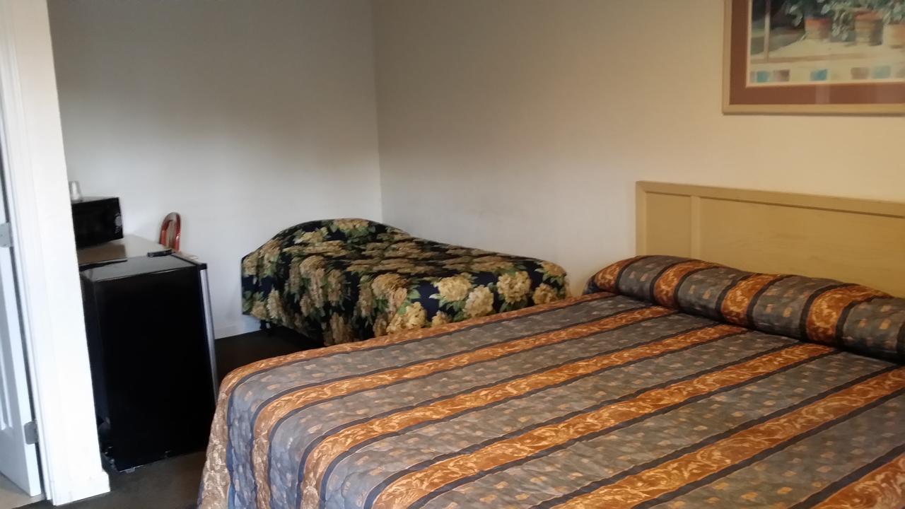 Redwood Inn Уиллитс Экстерьер фото