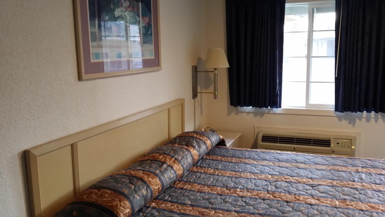 Redwood Inn Уиллитс Экстерьер фото
